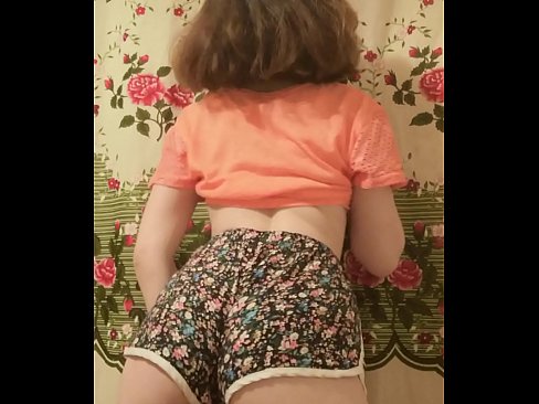 ❤️ 性感的年轻宝贝在镜头前脱下她的短裤 ❤️ Quality sex❌❤